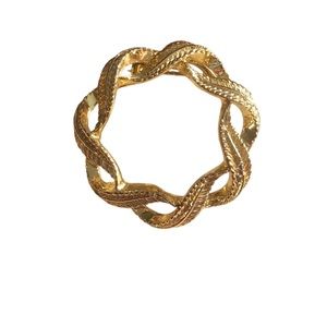 Gerry’s Gold Tone Timeless Leaf Wreath Vintage Brooch